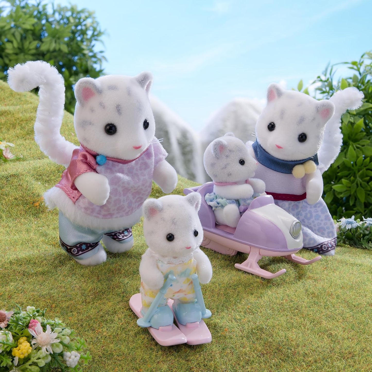 Sylvanian Families Snow Leopard Family FS-55