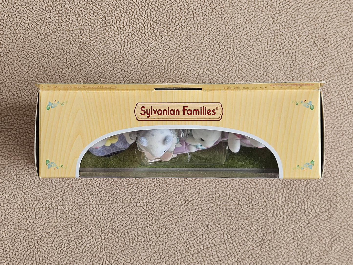 Sylvanian Families Snow Leopard Family FS-55
