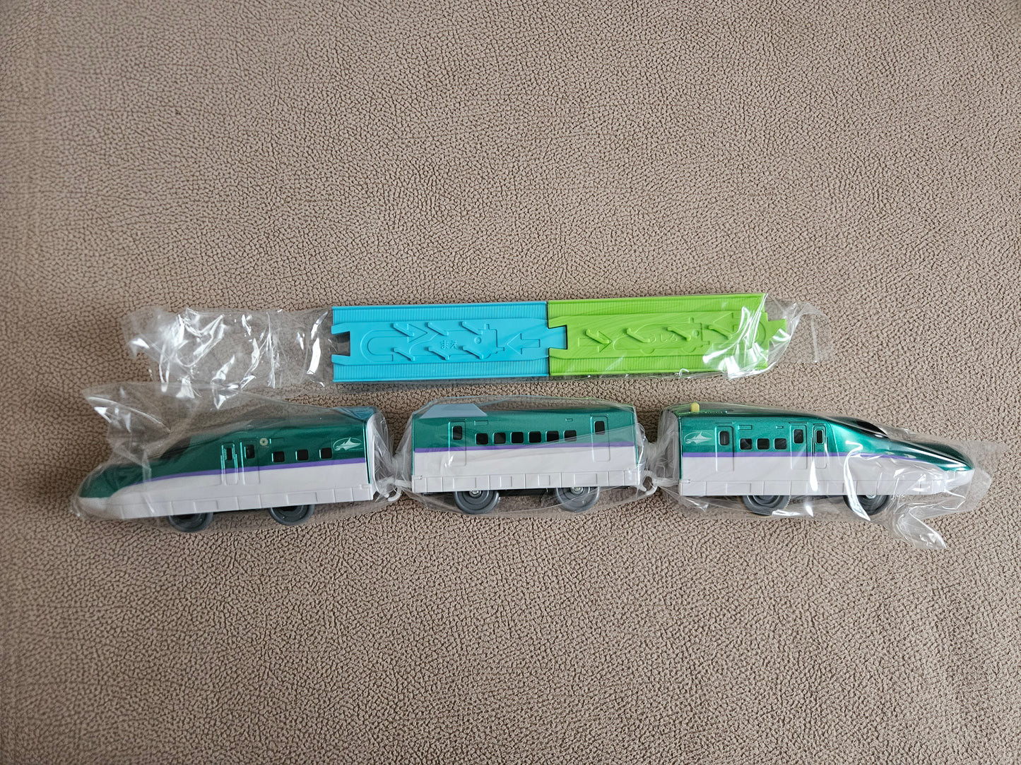 Takara Tomy Plarail S-40 H5 Series Shinkansen Hayabusa Train